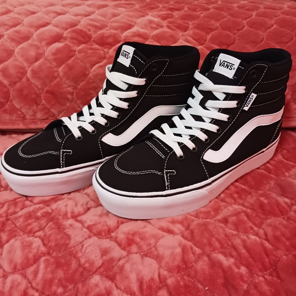 VANS SKI8 HI PLATFORMS WOMENS SIZE 9.5